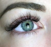 At="Hybrid lashes"