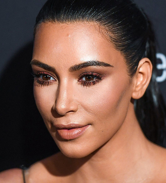 alt="Kim Kardashian"