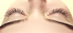 alt="Eyelash extensions"