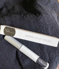 alt="Yumi Keratin Mascara"